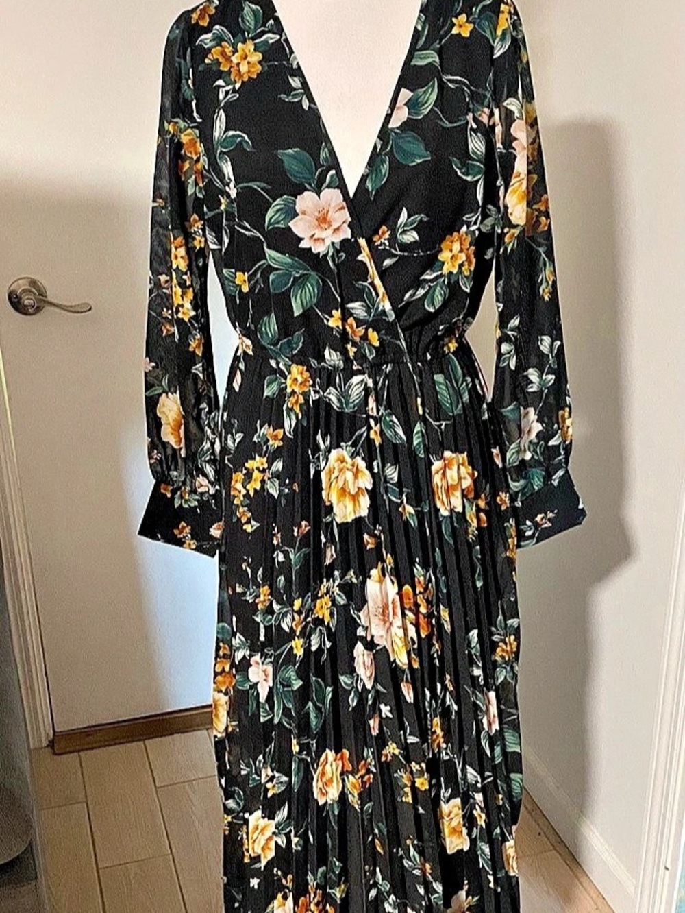 Indigo Rose Floral Maxi Dress in Black & Orange Size Medium